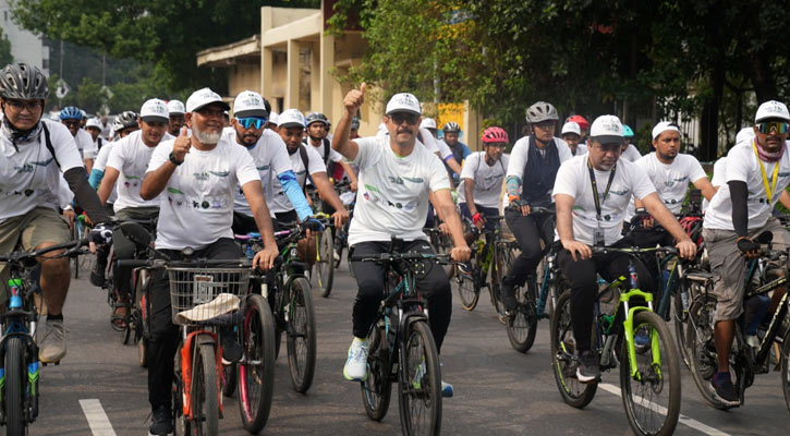 মাসে দুইদিন সাইকেল চালানোর জন্য রাস্তা নির্দিষ্ট করে দেব: মেয়র আতিক