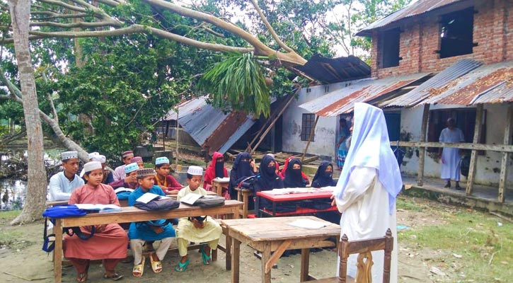 রিমালে ভেঙে যাওয়া মাদরাসায় ক্লাস চলে খোলা আকাশের নিচে  