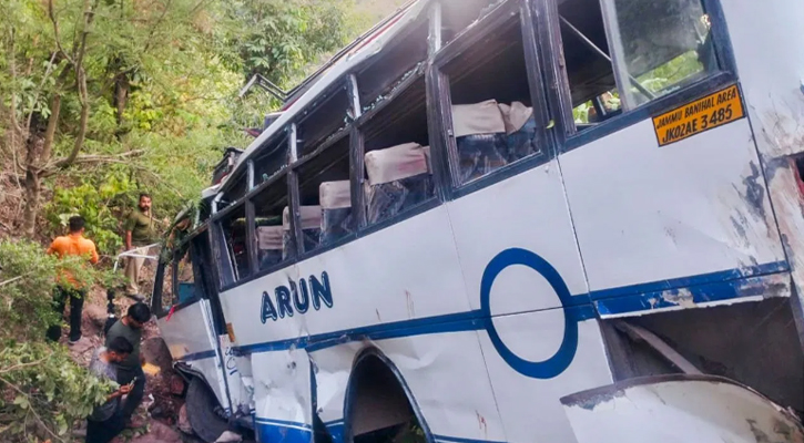 কাশ্মীরে তীর্থযাত্রীদের বাসে বন্দুক হামলায় নিহত ৯