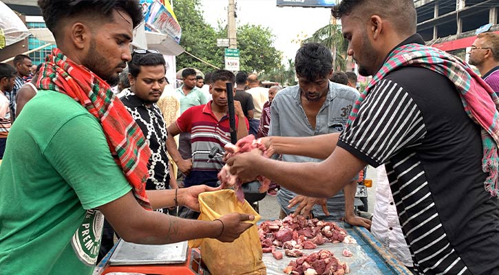 সংগ্রহ করা কোরবানির মাংসেও মধ্যস্বত্তভোগীর থাবা!