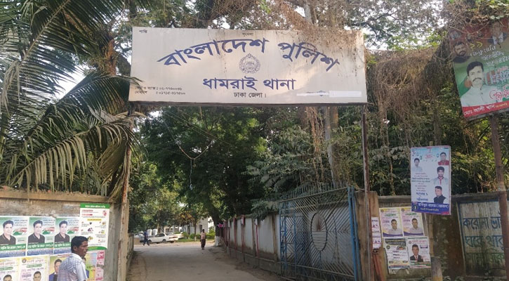 বাজারে ঘুরে ঘুরে গাঁজা বেচতেন মোক্তার