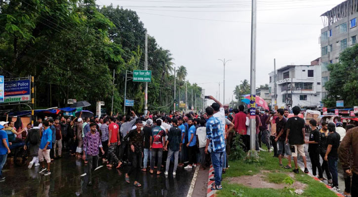 কুষ্টিয়ার রাজপথ ছাত্র-জনতার দখলে