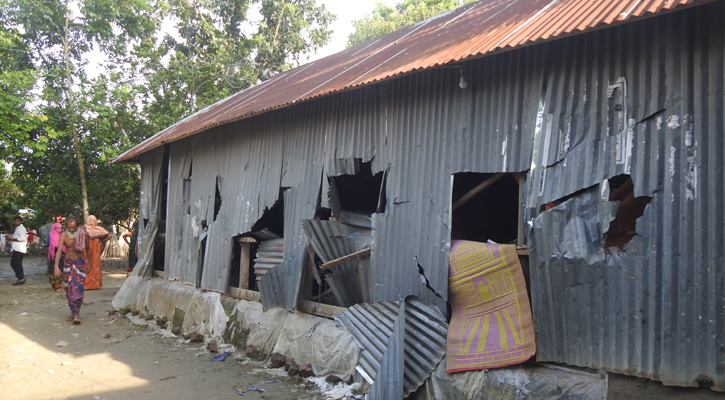 মাগুরায় গ্রামের দুই গ্রুপের সংঘর্ষ, বাড়ি ভাঙচুর-লুটপাট