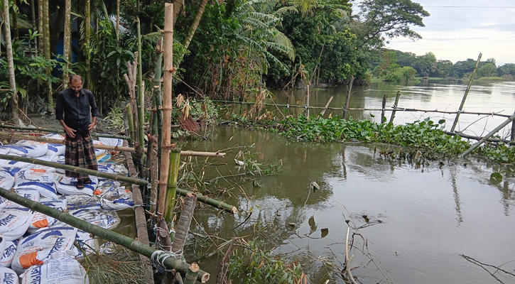 লক্ষ্মীপুরে তীব্র স্রোতে ভাঙনের মুখে বিস্তীর্ণ জনপদ