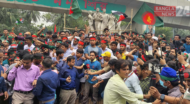 শিক্ষার্থীদের মিছিল যাচ্ছে হাইকোর্ট অভিমুখে