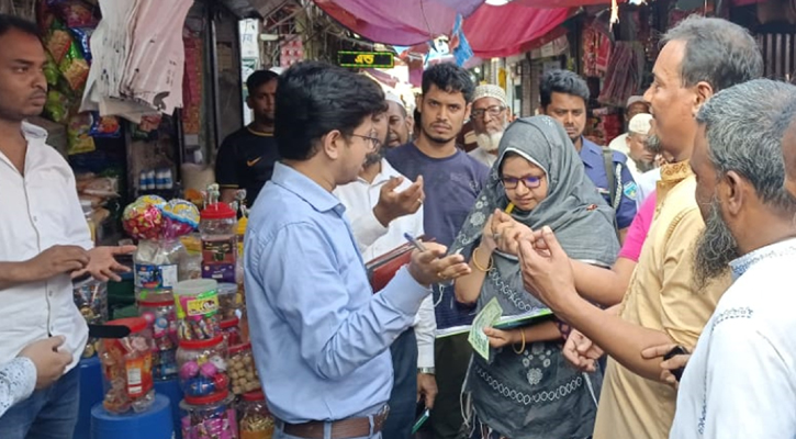 চাঁদপুরে ৫৮১ কেজি পলিথিন জব্দ, ৩ প্রতিষ্ঠানকে জরিমানা