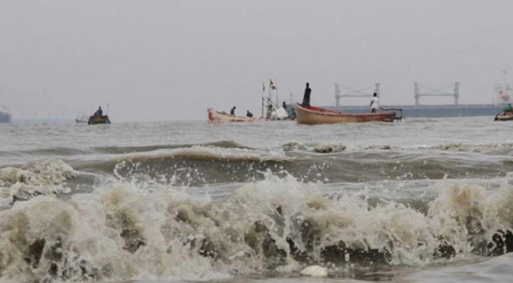 ঘূর্ণিঝড় ফিনজালে উত্তাল সাগর, বন্দরে ২ নম্বর সংকেত