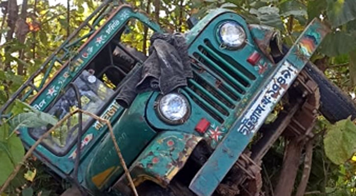 সাজেক থেকে ফেরার পথে জিপ উল্টে ১০ পর্যটক আহত